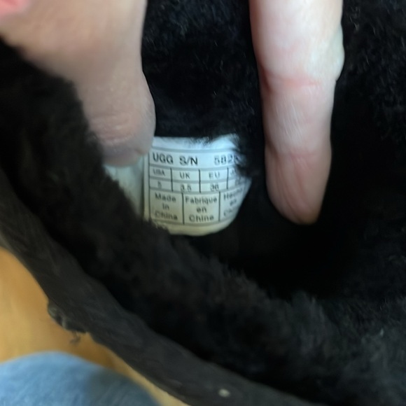 Women’s Ugg Classic Short Boots, Black, Size 5 - Picture 6 of 6